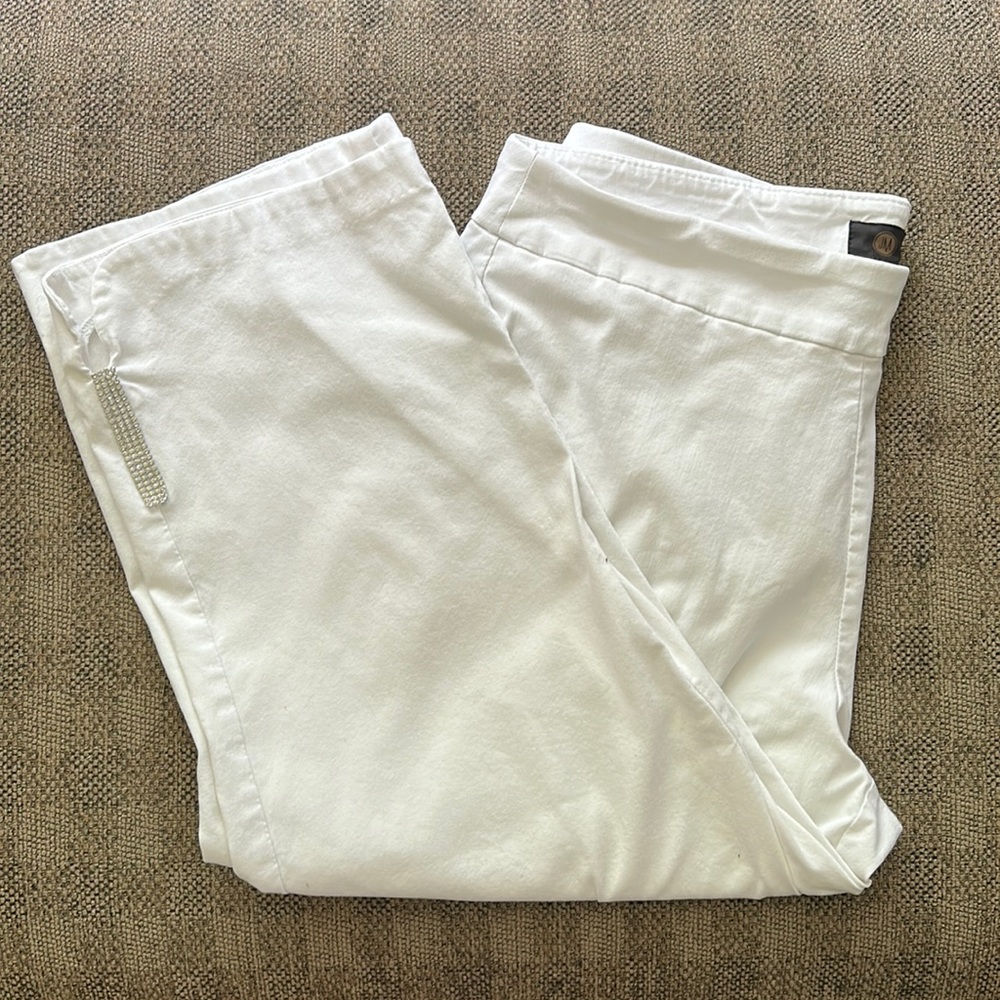 JM Collection White Capri Pants
